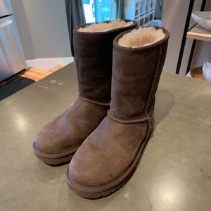 Ugg LEATHER BOOTS!!